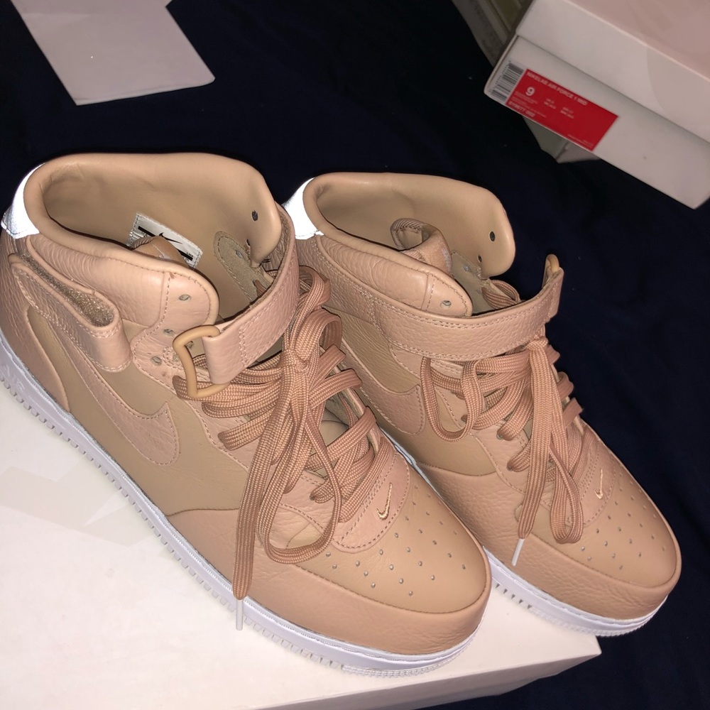 Nike Air Force 1 labs